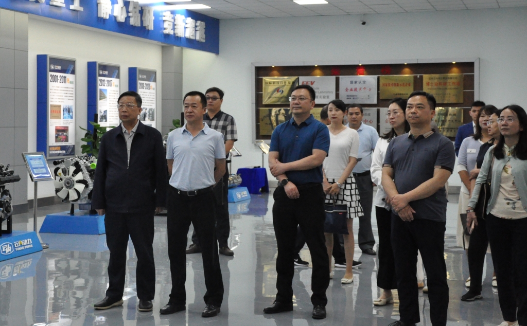 昆明市国资委党组书记王磊一行到云南伟德BETVlCTOR网页版动力集团有限公司开展调研